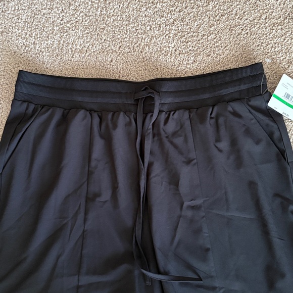 Rafaela women’s comfort Black Athletic Drawstring Shorts black NWT size L - Picture 2 of 4